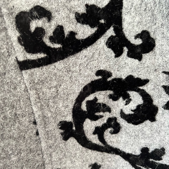 Laura Ashley 💯 percent wool 3 button gray and black blazer. Size M. Boiled wool - Picture 4 of 7